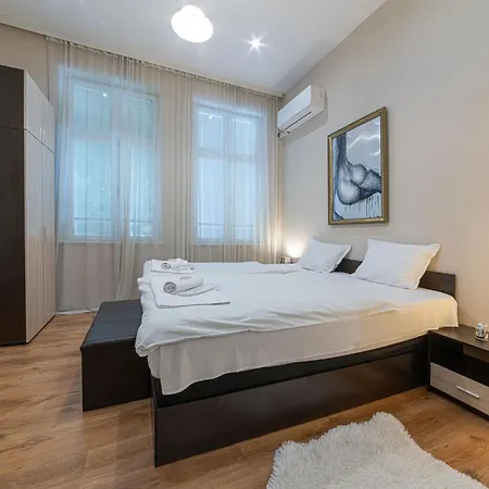 Апартамент Apo - Center Варна